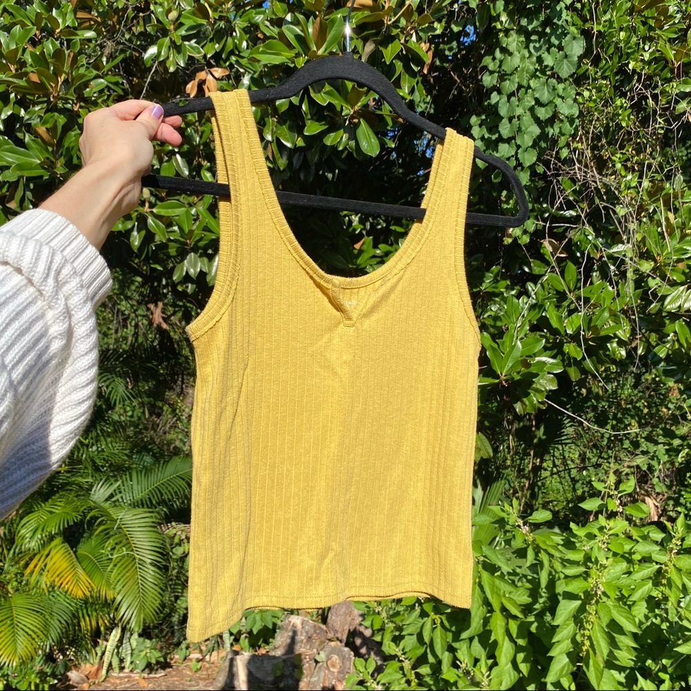 Cropped Ribbed Tank - Picture 2 of 3